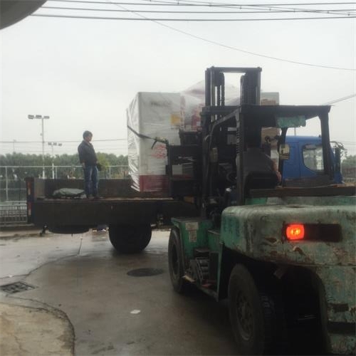 數控加工中心裝車中 數控加工中心裝車中