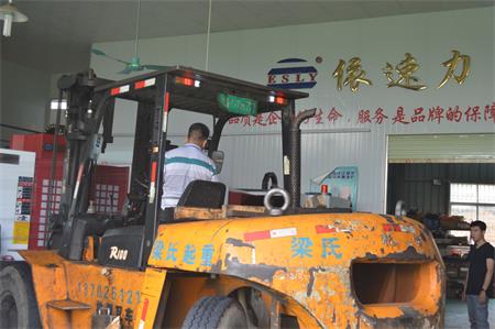 線軌加工中心運(yùn)送 線軌加工中心運(yùn)送