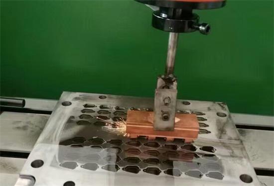 電火花機加工 電火花機加工