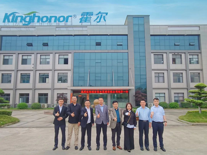 通合實業(yè)集團赴聯塑霍爾新風考察交流并簽訂