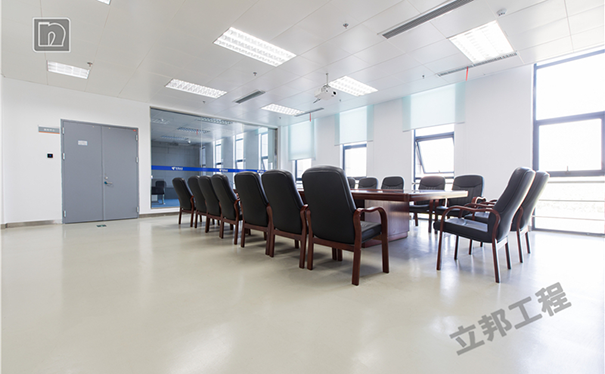 自流平地坪漆防水、防滑、防潮嗎?