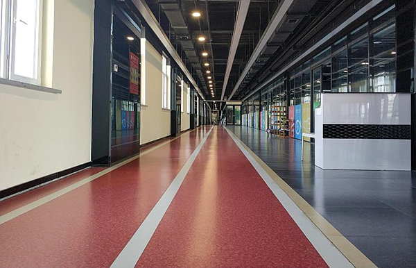 聚氨酯地坪漆和環(huán)氧地坪漆的區(qū)別在哪里?